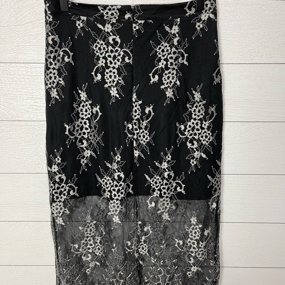 Lovers + Friends Black Lace Skirt Medium - Picture 2 of 12